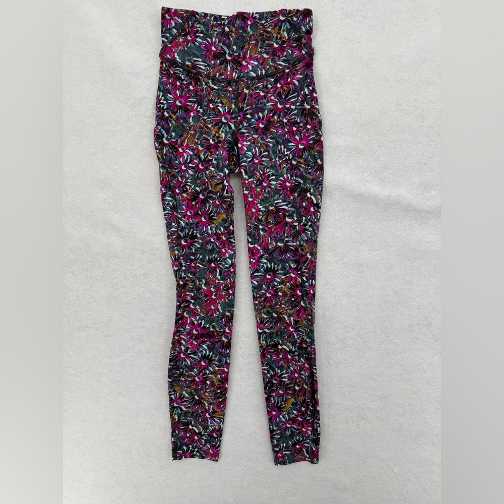 Lululemon Base Pace High-Rise Running Tight‎ 25"
Floral Electric Multi Size 2